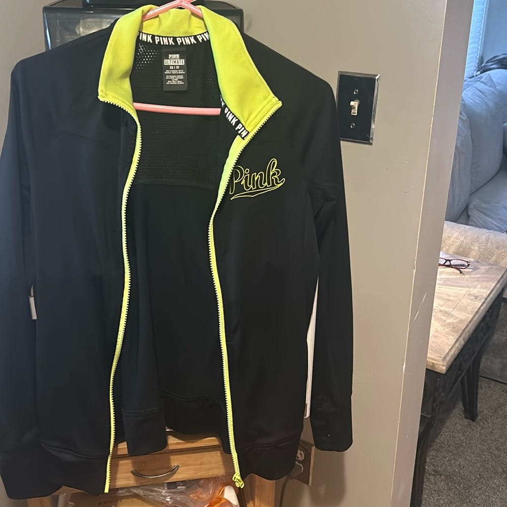 xs/tp cute green and black very good condition zipper two pockets